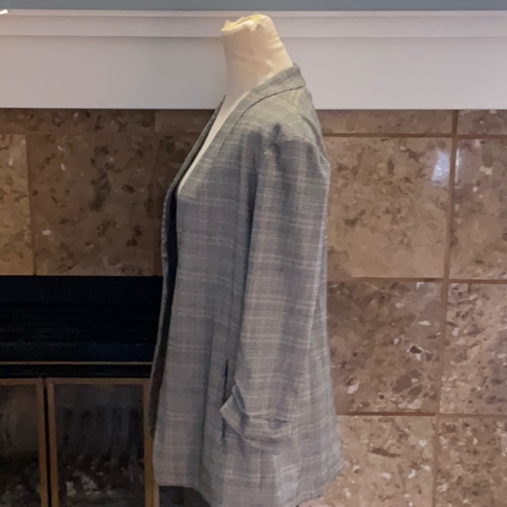 STUNNING Babaton Classic Gray Plaid Blazer Size 8 - Picture 5 of 8